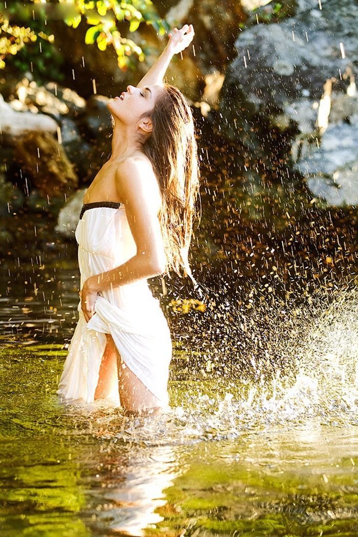 Marie Avgeropoulos in Kawasaki