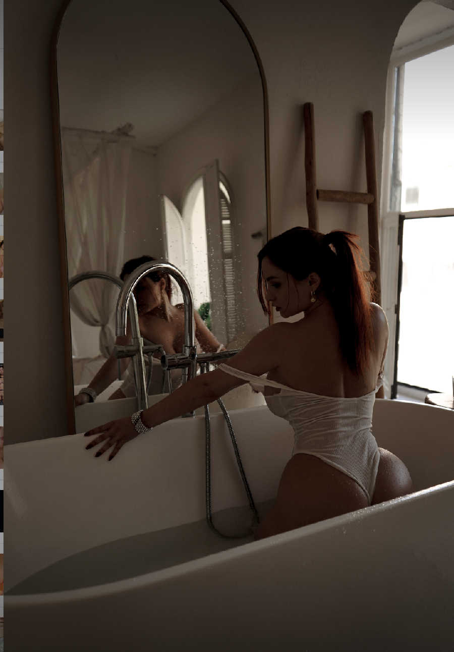 A playful frame from Miranda Faith nude — online in Kawasaki