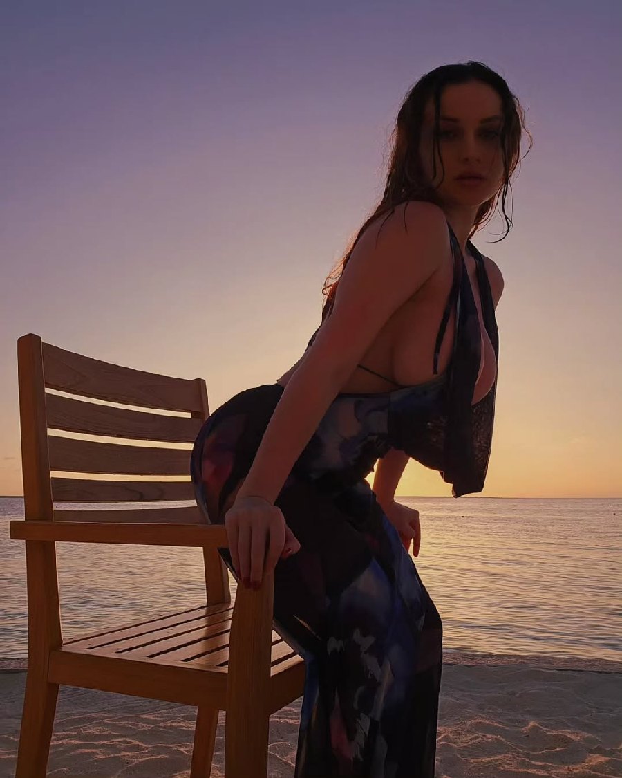 Sexy girl Miranda Faith nude in Kawasaki