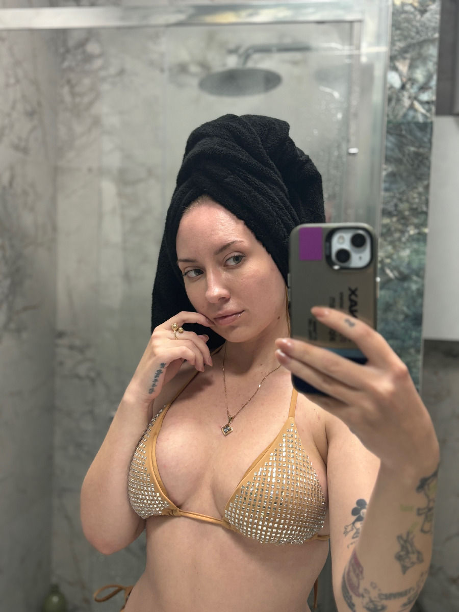 Nude girl KateV in Kawasaki