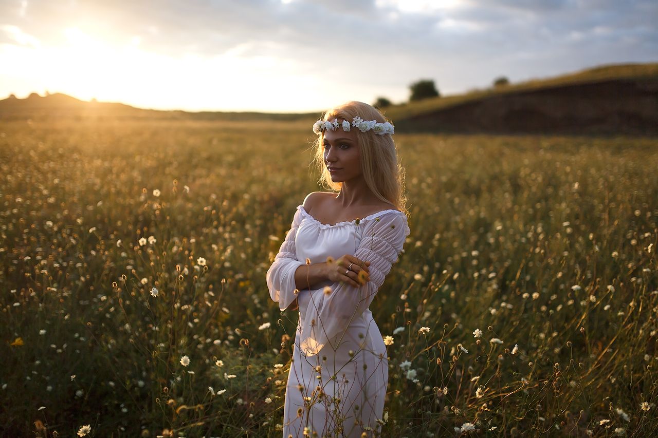 Girls in Slavic costumes in Kawasaki
